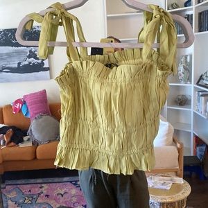 NWT lulu top